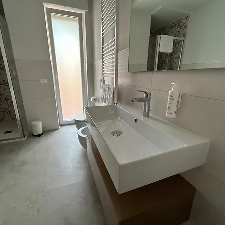 Intomatera - Business 3*